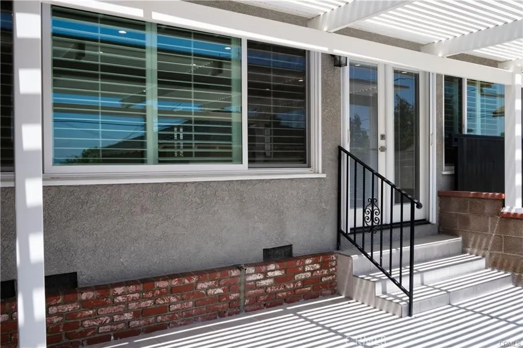 2031 Jolley Drive, Burbank, California 91504 home-pic-12